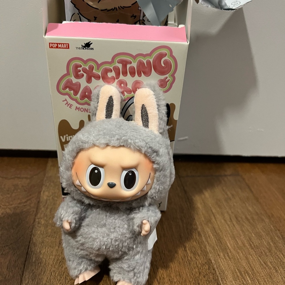 THE MONSTERS - Exciting Macaron Vinyl Face Plush